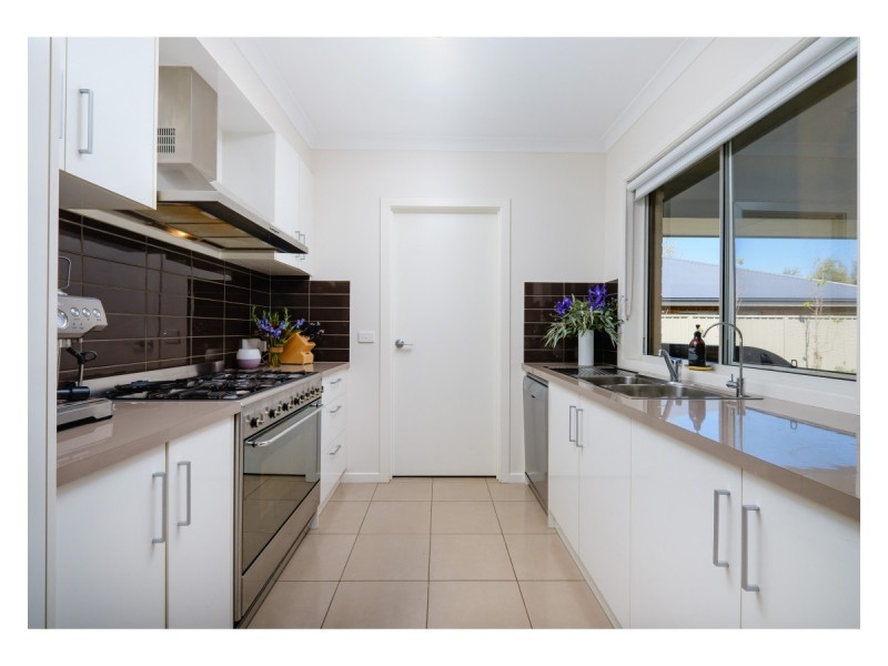 17 Warbler Street, Thurgoona NSW 2640
