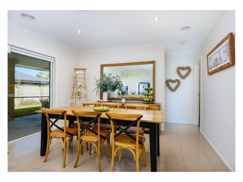 17 Warbler Street, Thurgoona NSW 2640