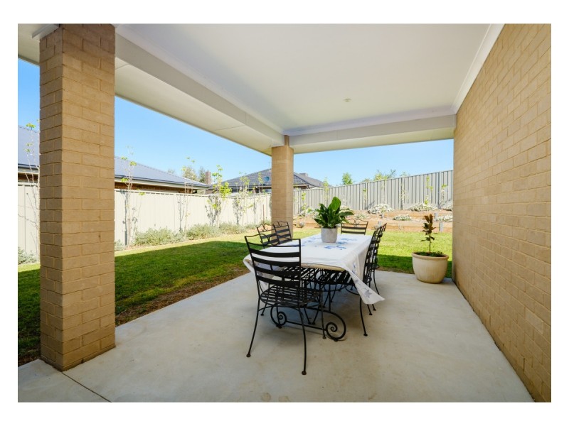 17 Warbler Street, Thurgoona NSW 2640