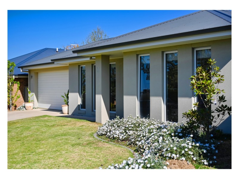 17 Warbler Street, Thurgoona NSW 2640