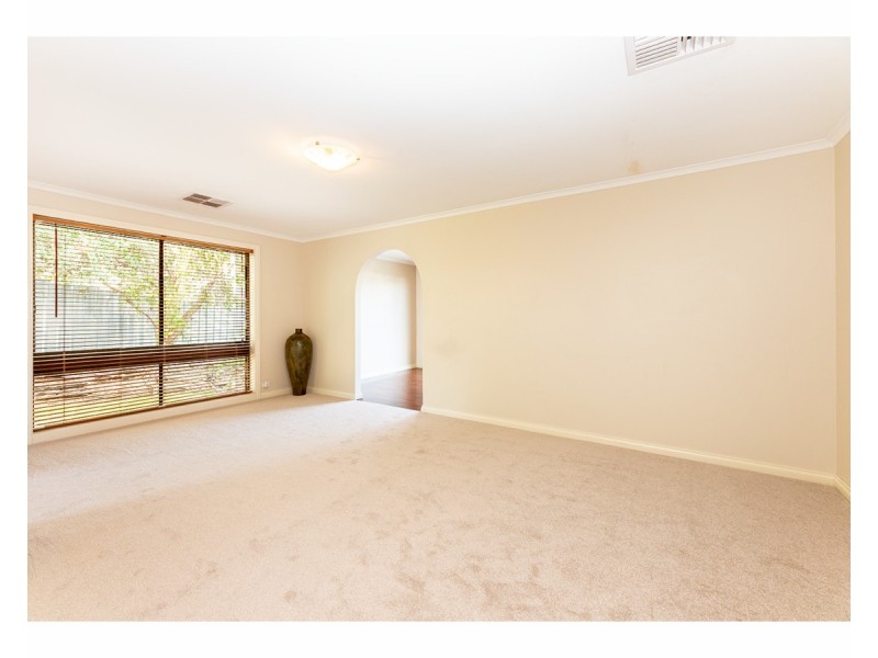 335 Bimbadeen Avenue, East Albury NSW 2640