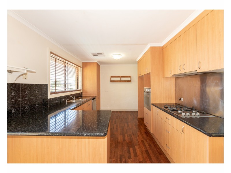 335 Bimbadeen Avenue, East Albury NSW 2640