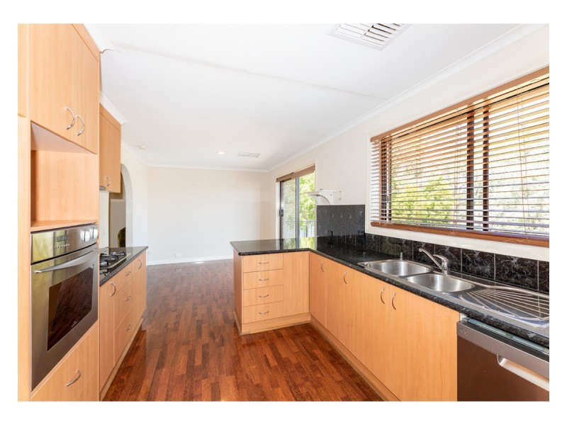 335 Bimbadeen Avenue, East Albury NSW 2640