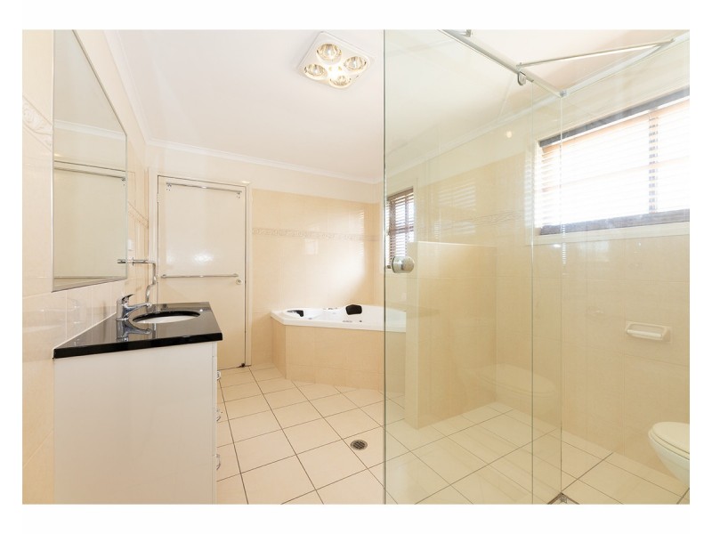 335 Bimbadeen Avenue, East Albury NSW 2640