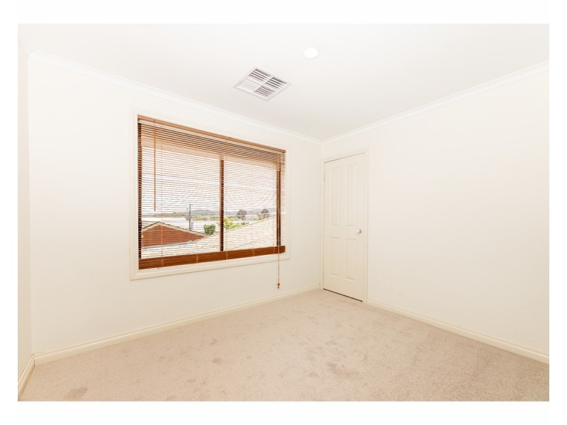 335 Bimbadeen Avenue, East Albury NSW 2640