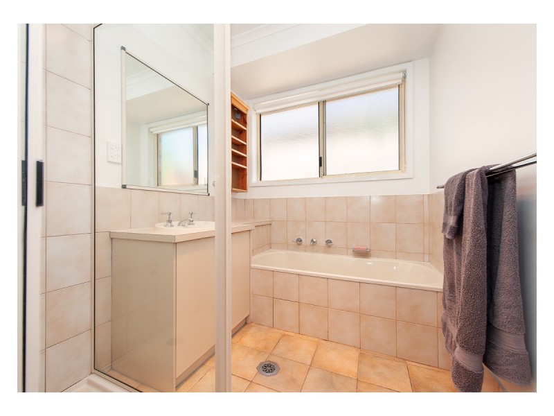 17 Hauteville Street, Thurgoona NSW 2640