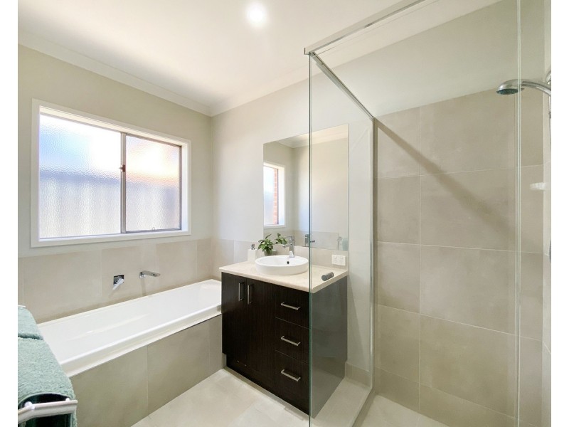 34 Stanton Drive, Thurgoona NSW 2640