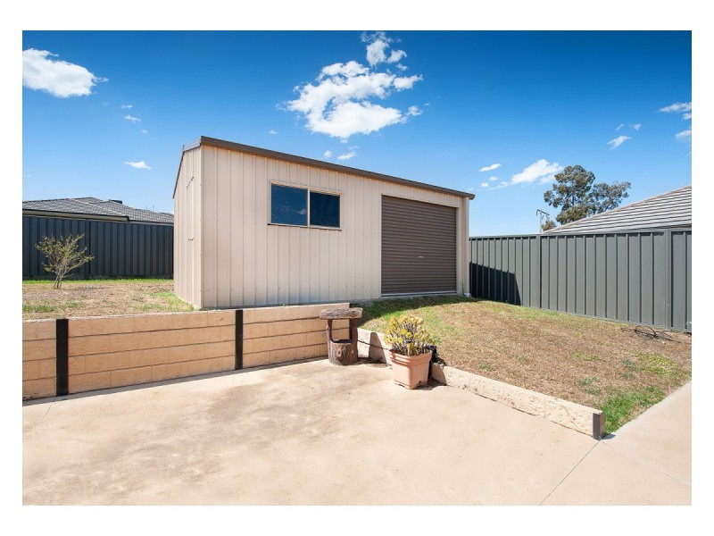 17 Gabrielle Court, Lavington NSW 2641