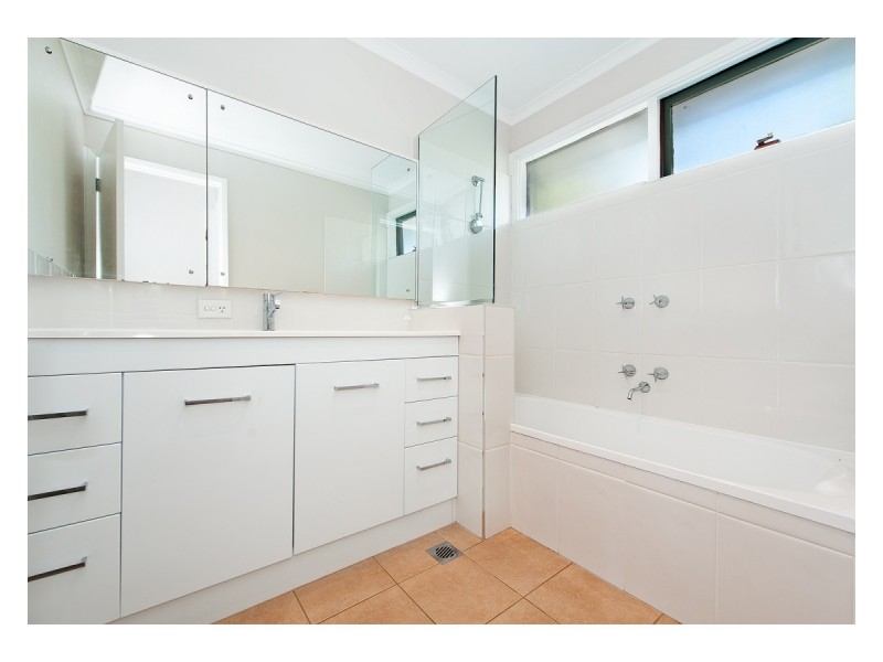 17 Northernview Drive, West Albury NSW 2640