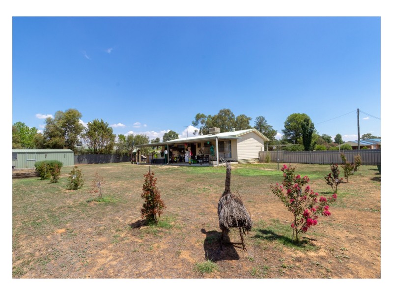 146 Hume Street, Howlong NSW 2643