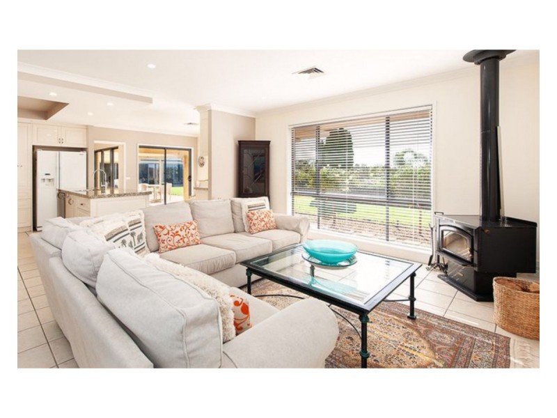 120 Himalaya Drive, Table Top NSW 2640