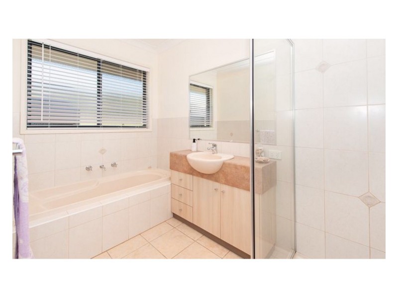 120 Himalaya Drive, Table Top NSW 2640