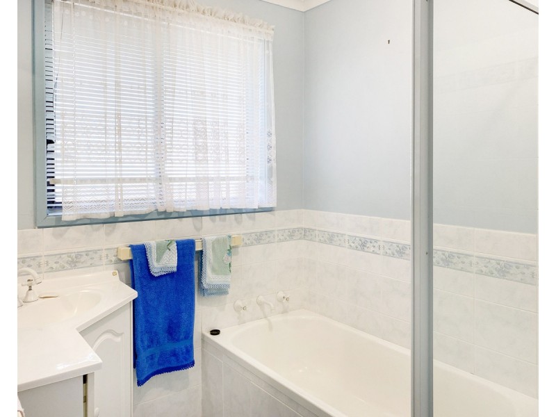 522 Schaefer Street, Lavington NSW 2641