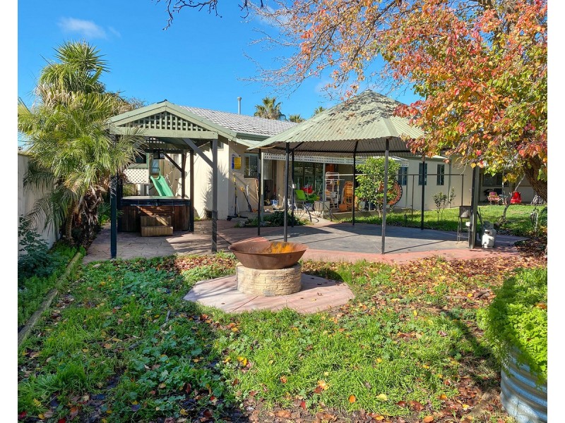 379 Allawah Street, North Albury NSW 2640