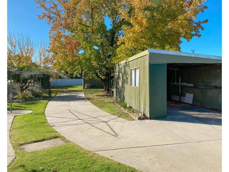 594 Welsh Street, Lavington NSW 2641