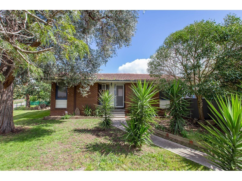 1 Garnet Place, Springdale Heights NSW 2641