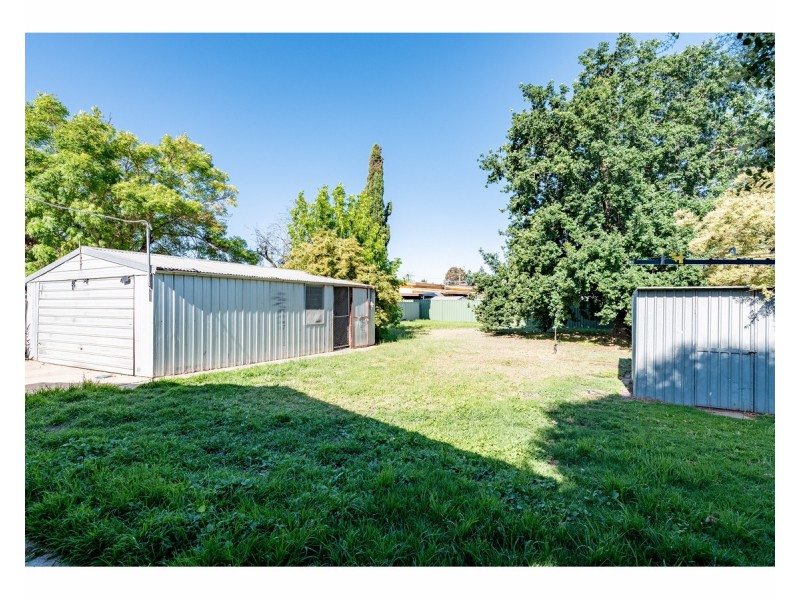 310 Sutherland Street, Lavington NSW 2641