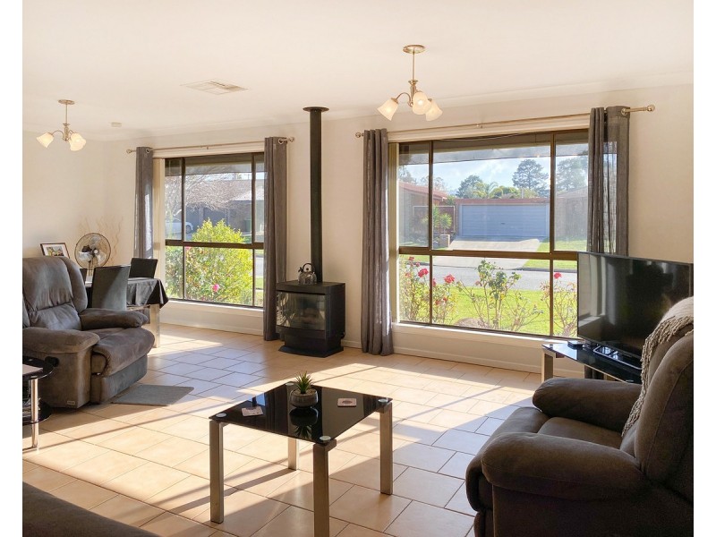 361 Shelley Avenue, Lavington NSW 2641