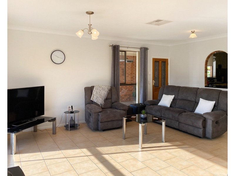 361 Shelley Avenue, Lavington NSW 2641