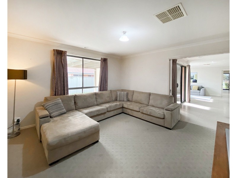 91 Egret Way, Thurgoona NSW 2640