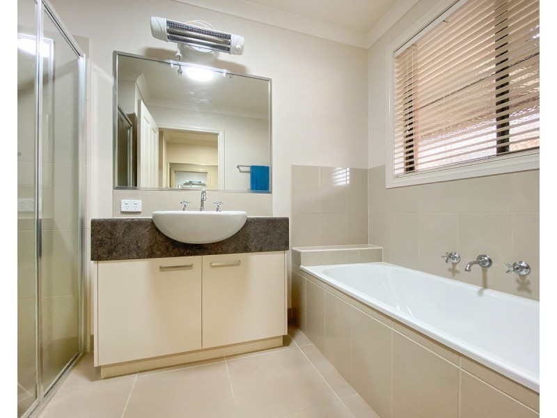 91 Egret Way, Thurgoona NSW 2640