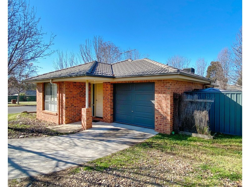 1/3 Swallow Street, Thurgoona NSW 2640