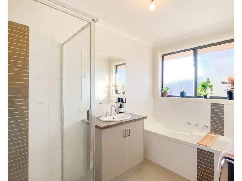 1/3 Swallow Street, Thurgoona NSW 2640