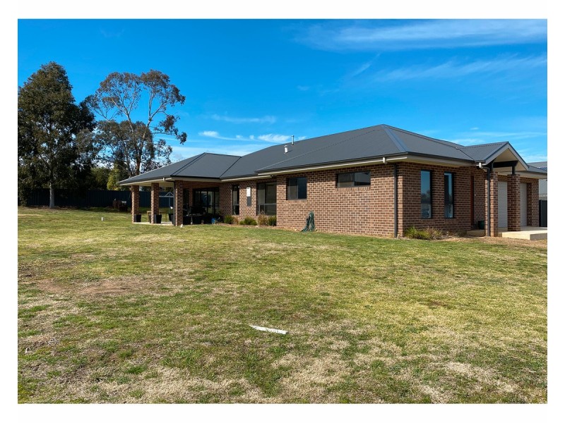 22 Tweed Court, Thurgoona NSW 2640