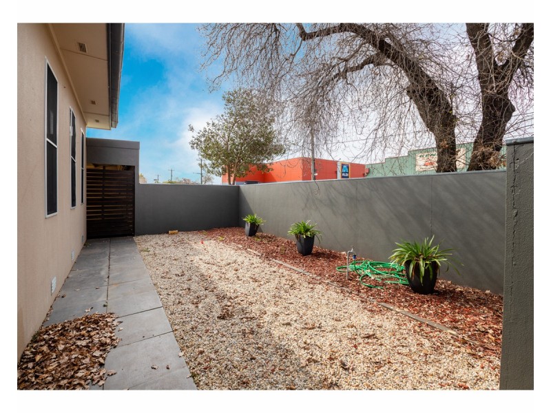 1/393 Griffith Road, Lavington NSW 2641