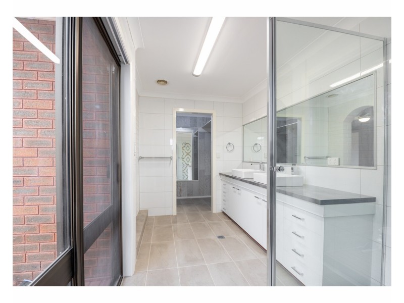 12 Michelle Avenue, Lavington NSW 2641