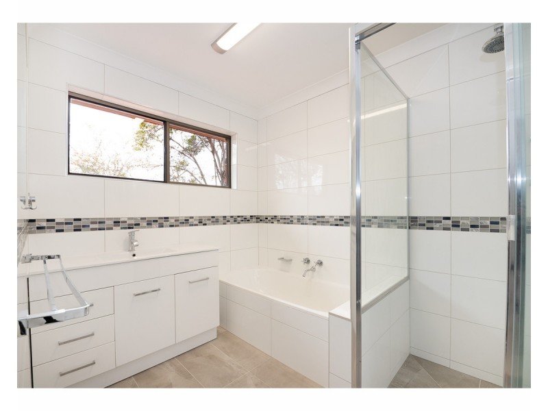 12 Michelle Avenue, Lavington NSW 2641