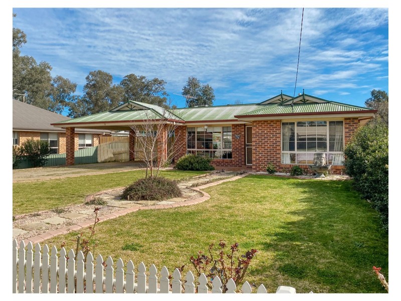 76 Adams Street, Jindera NSW 2642