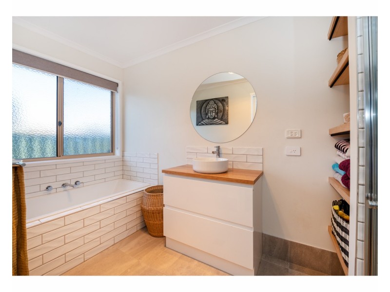 76 Adams Street, Jindera NSW 2642