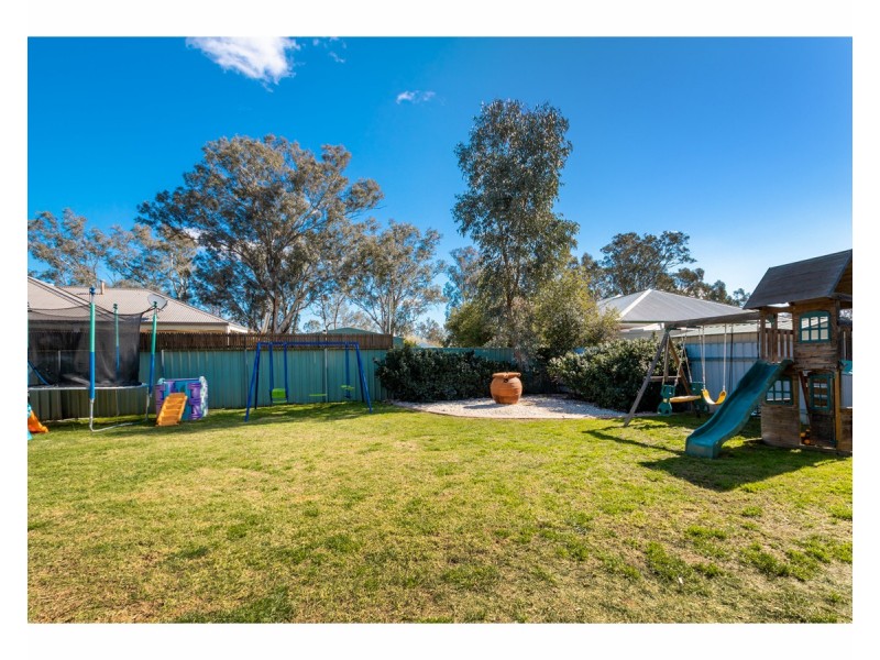 76 Adams Street, Jindera NSW 2642