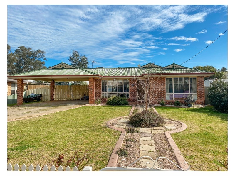 76 Adams Street, Jindera NSW 2642