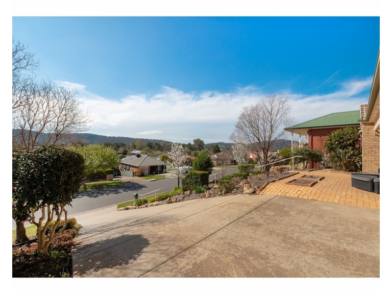 15 Orchard Way, Lavington NSW 2641