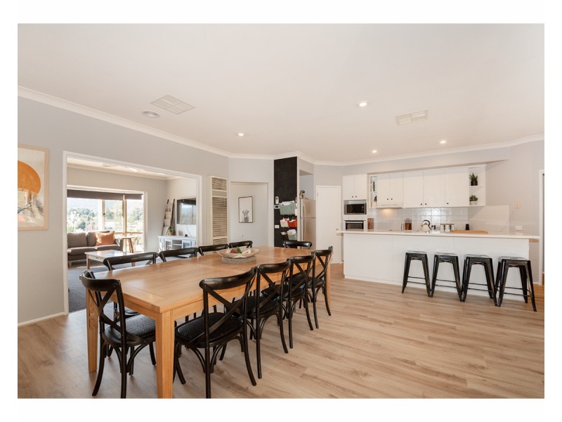 15 Orchard Way, Lavington NSW 2641