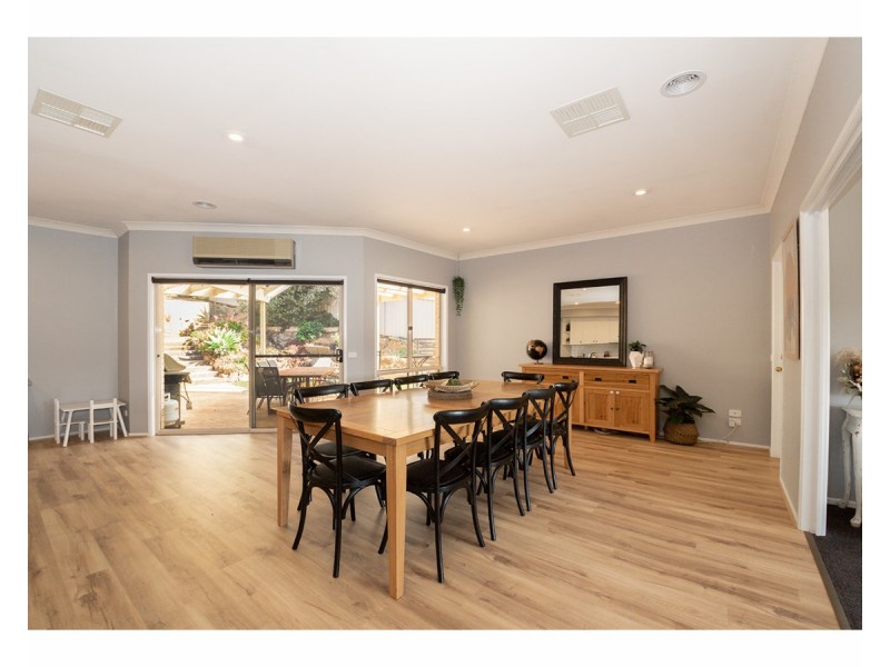 15 Orchard Way, Lavington NSW 2641