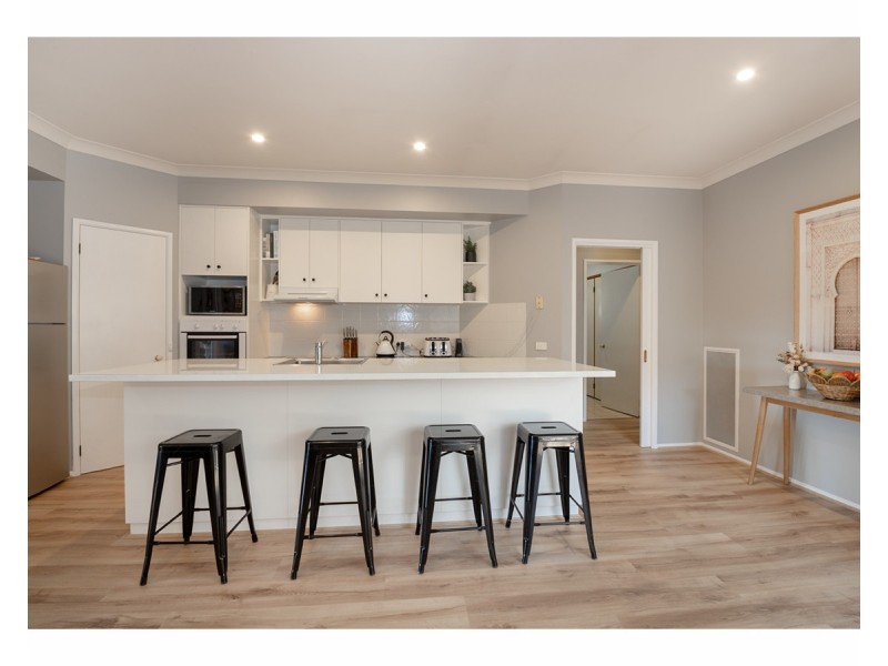 15 Orchard Way, Lavington NSW 2641