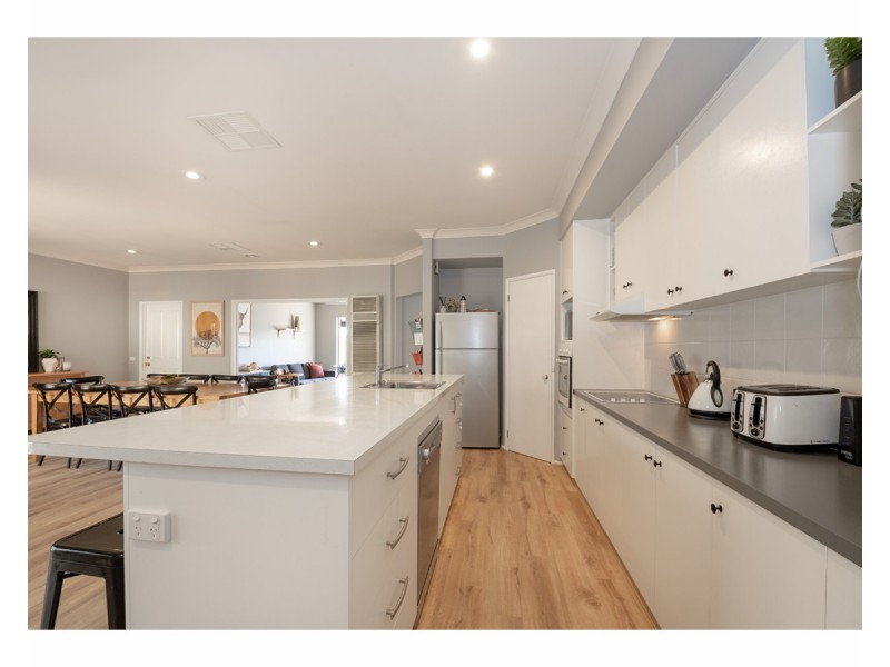 15 Orchard Way, Lavington NSW 2641