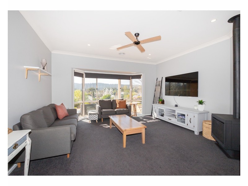 15 Orchard Way, Lavington NSW 2641