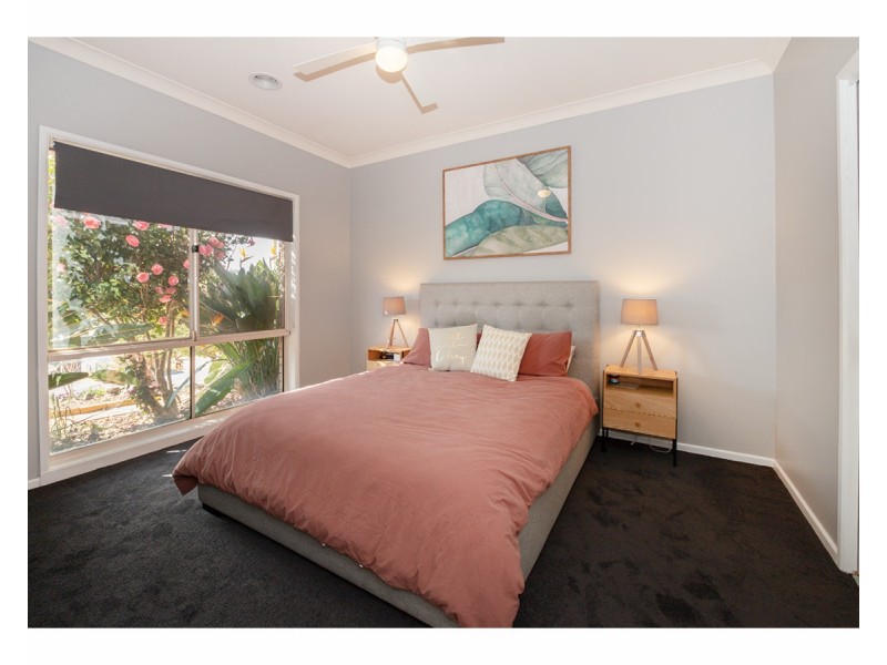 15 Orchard Way, Lavington NSW 2641