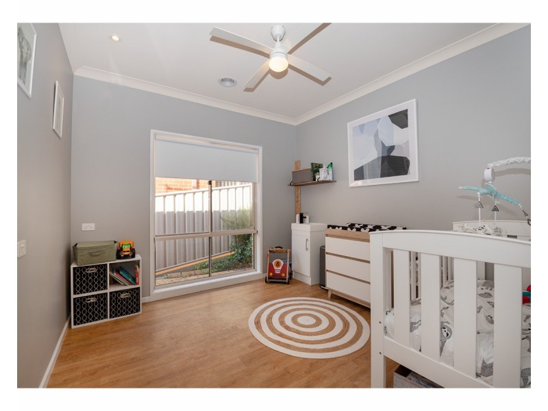 15 Orchard Way, Lavington NSW 2641