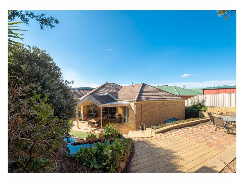 15 Orchard Way, Lavington NSW 2641