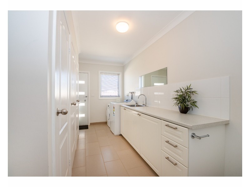 109 Greta Drive, Hamilton Valley NSW 2641