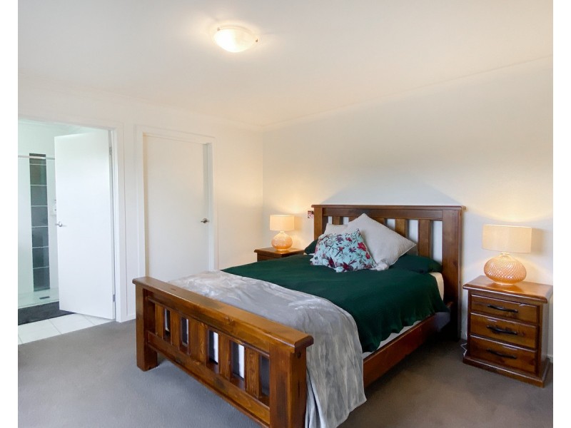 1/3 Victor Place, Lavington NSW 2641