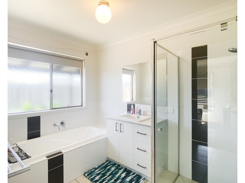 1/3 Victor Place, Lavington NSW 2641