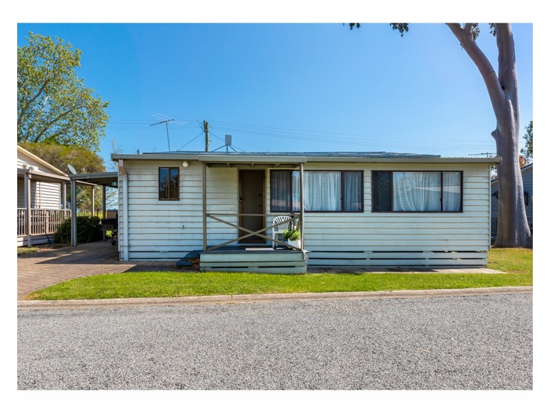 6 Spotted Gum Drive, Lake Hume Village NSW 3691