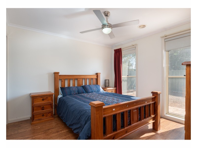 6 William Place, Howlong NSW 2643