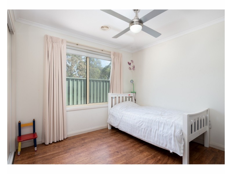 6 William Place, Howlong NSW 2643